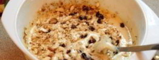 шарлотка с орехами и яблоками. Шаг 7