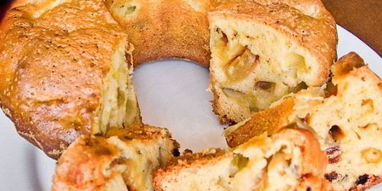 Шарлотка с ревенем