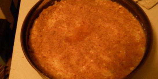 Шарлотка с рисом и яблоками