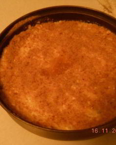 Шарлотка с рисом и яблоками