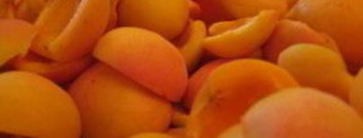 шарлотка с яблоками и абрикосами. Шаг 2