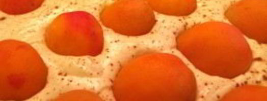 шарлотка с яблоками и абрикосами. Шаг 7