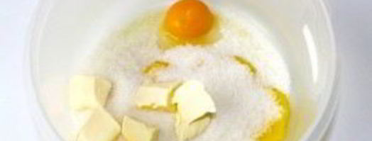 шарлотка с яблоками и безе. Шаг 2