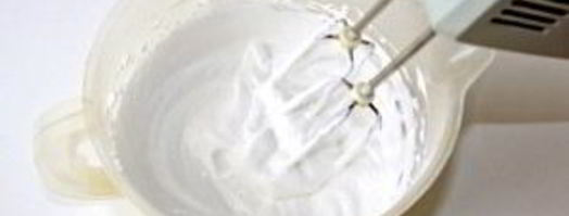 шарлотка с яблоками и безе. Шаг 7