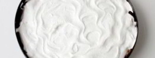 шарлотка с яблоками и безе. Шаг 9