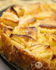 Шарлотка с яблоками и грушами