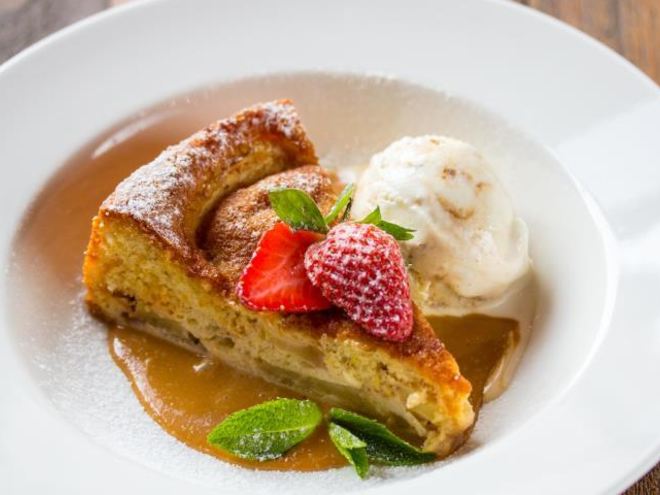 Рецепт шарлотки с яблоками и корицей