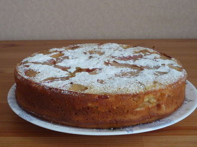 Рецепт шарлотки с яблоками и облепиховым йогуртом