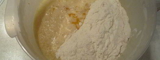 шарлотка с яблоками и облепиховым йогуртом. Шаг 4