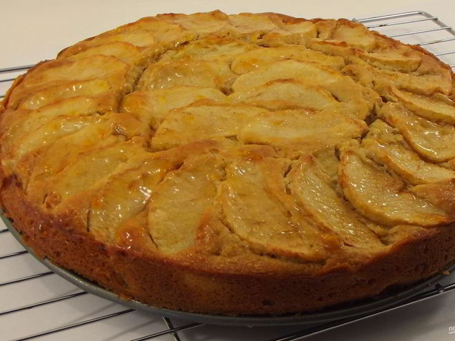 Рецепт шарлотки с яблоками и сметаной