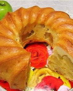 Шарлотка с яблоками на кефире