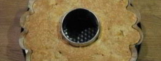 шарлотка с яблоками на кефире. Шаг 7