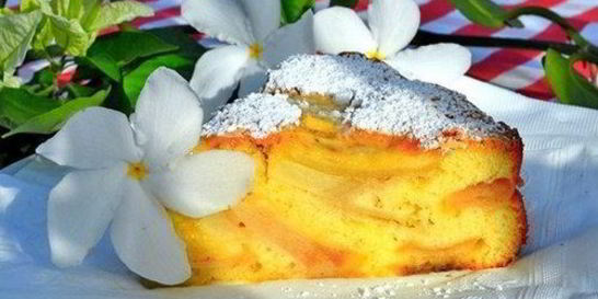 Шарлотка с яблоками по-домашнему в духовке