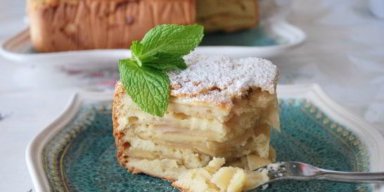 Шарлотка с яблоком