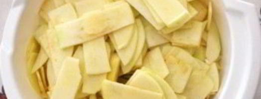 шарлотка с яблоком. Шаг 3