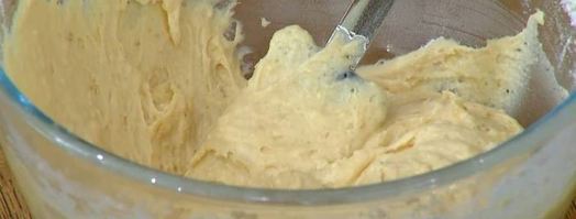 шарлотка с ягодами. Шаг 3