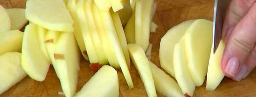 шарлотка с ягодами. Шаг 4