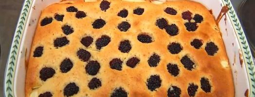 шарлотка с ягодами. Шаг 7