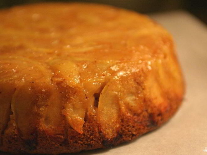 Рецепт шарлотки с замороженными яблоками