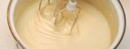 шарлотка с замороженными яблоками. Шаг 4