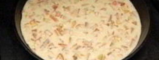 шарлотка с замороженными яблоками. Шаг 7