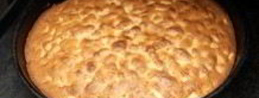 шарлотка с замороженными яблоками. Шаг 8