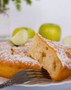 Шарлотка со сгущенкой и яблоками