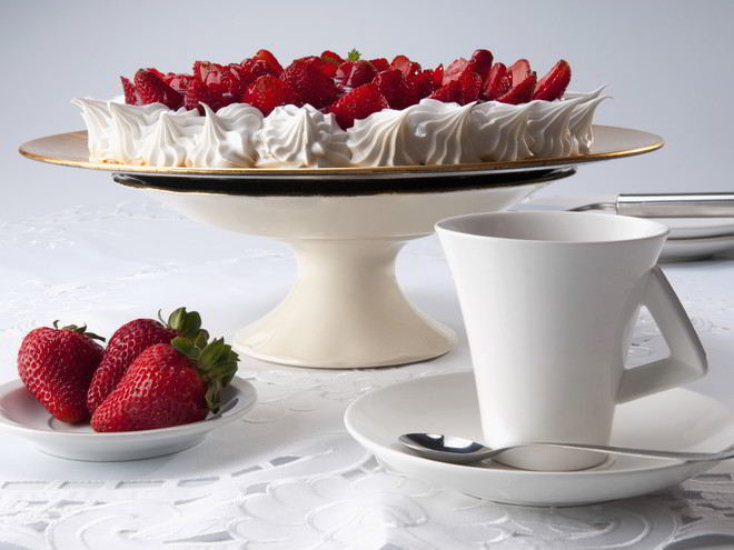 Рецепт шарлотки со свежей клубникой