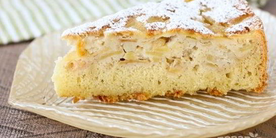 Воздушная шарлотка с яблоками