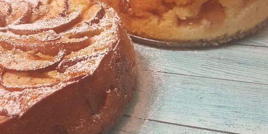 Воздушная яблочная шарлотка