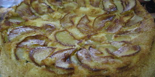 Яблочная шарлотка с кукурузной мукой