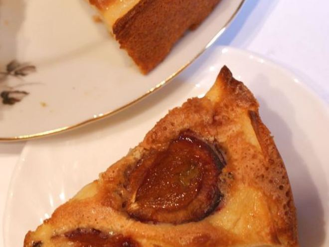 Рецепт яблочной шарлотки со сливами