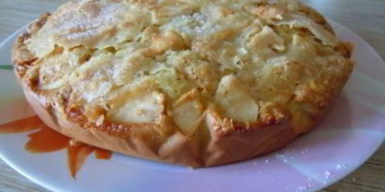 Яблочная шарлотка