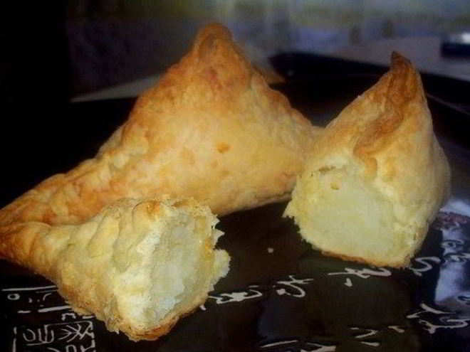 Рецепт слоена-дрожжевых конвертики с картофелем и сыром