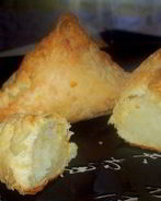 Слоено-дрожжевые конвертики с картофелем и сыром