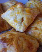 Слоеные конвертики с персиком