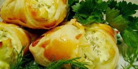 Слоеные конвертики с творогом