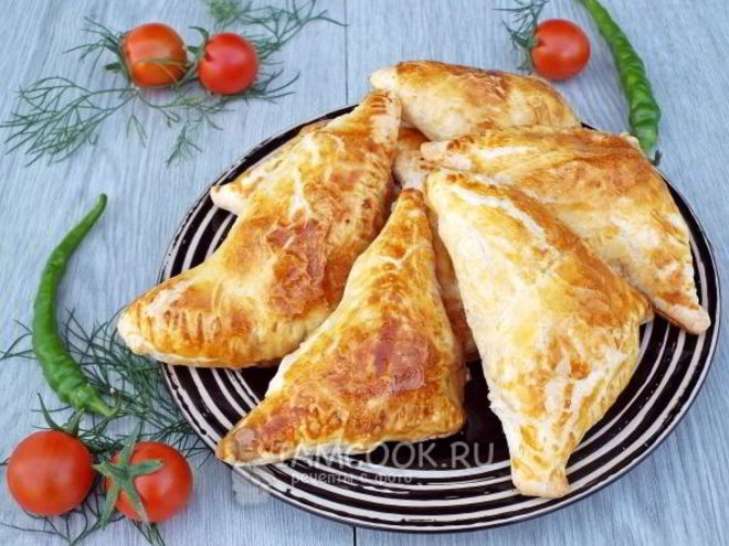 Рецепт слоек из бездрожжевого слоеного теста с ветчиной