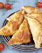 Слойки из бездрожжевого слоеного теста с ветчиной