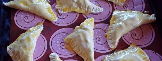 слойки из бездрожжевого слоеного теста с ветчиной. Шаг 11