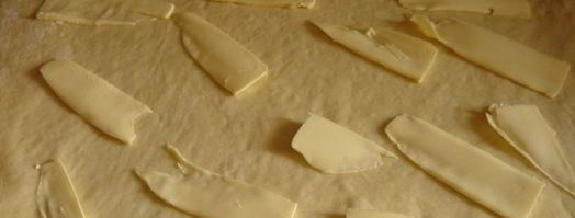 слойки-маковки, круассаны, пеновани и все из слоено-дрожжевого теста. Шаг 5