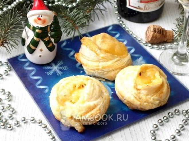 Рецепт слоек-розочек с курицей и сыром