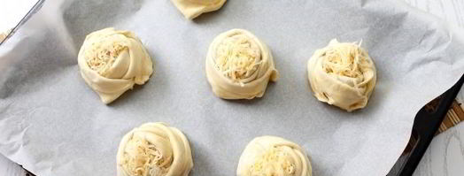 слойки-розочки с курицей и сыром. Шаг 13