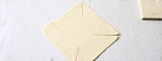 слойки-розочки с курицей и сыром. Шаг 7