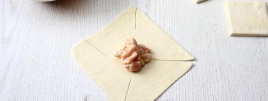 слойки-розочки с курицей и сыром. Шаг 8