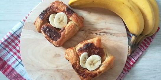 Слойки с арахисовой пастой и бананом