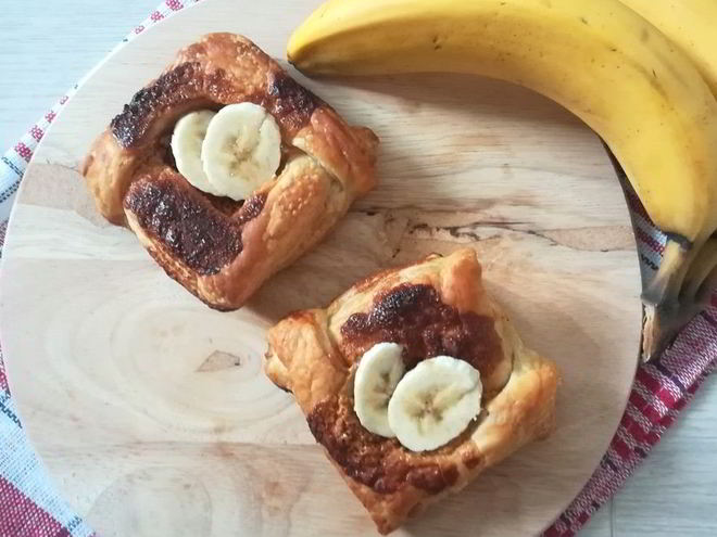 Рецепт слоек с арахисовой пастой и бананом