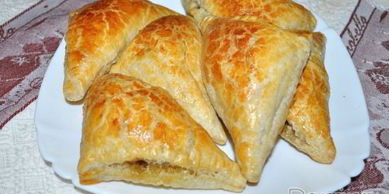 Слойки с горбушей и яйцом