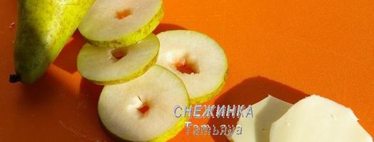 слойки с грушей, сыром джюгас и брусничным соусом. Шаг 3