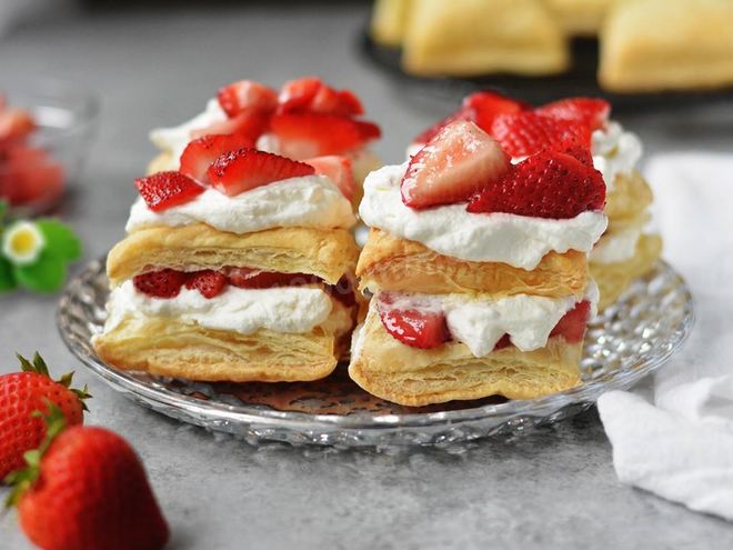 Рецепт слоек с клубникой